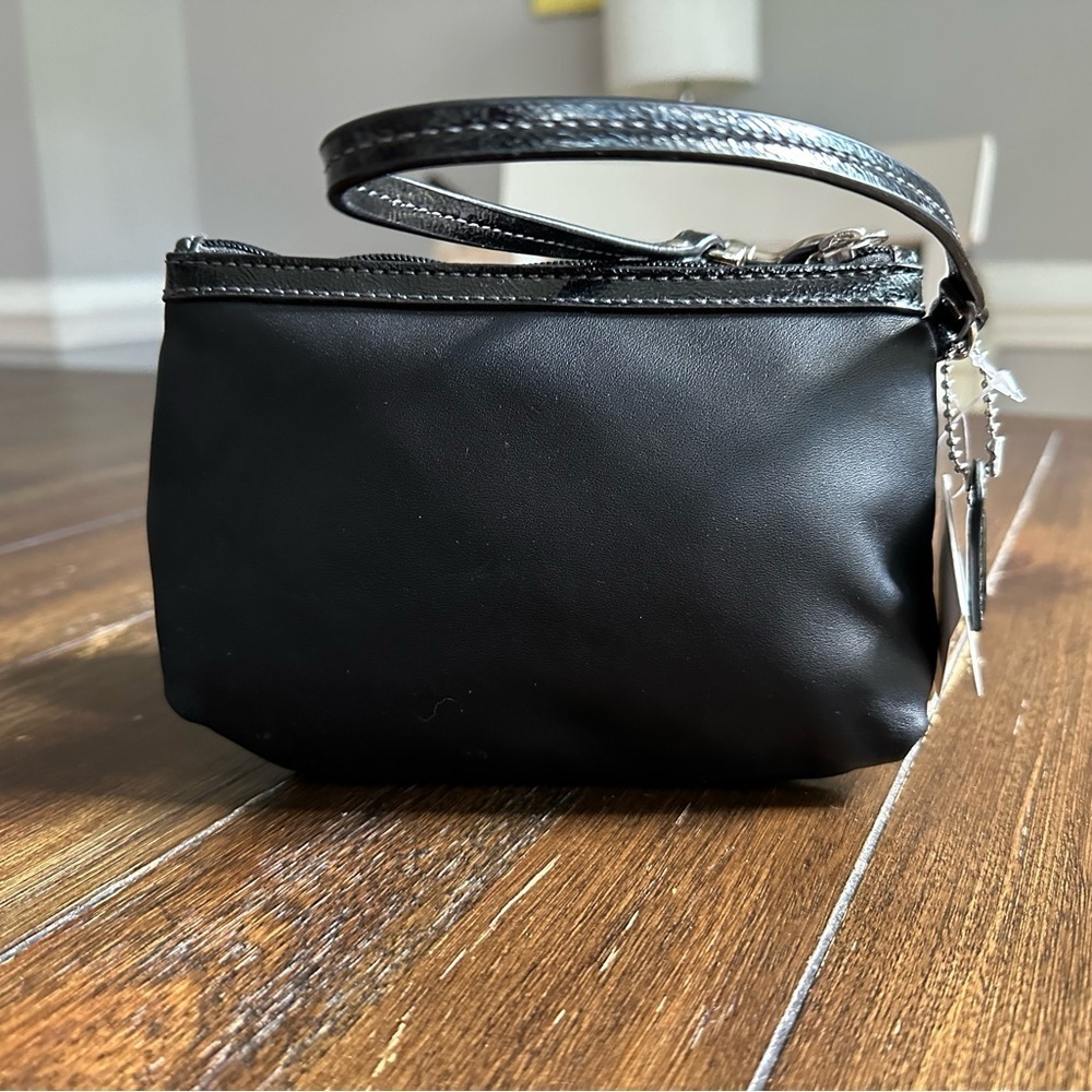 NWT coach wristlet - Picture 6 of 9